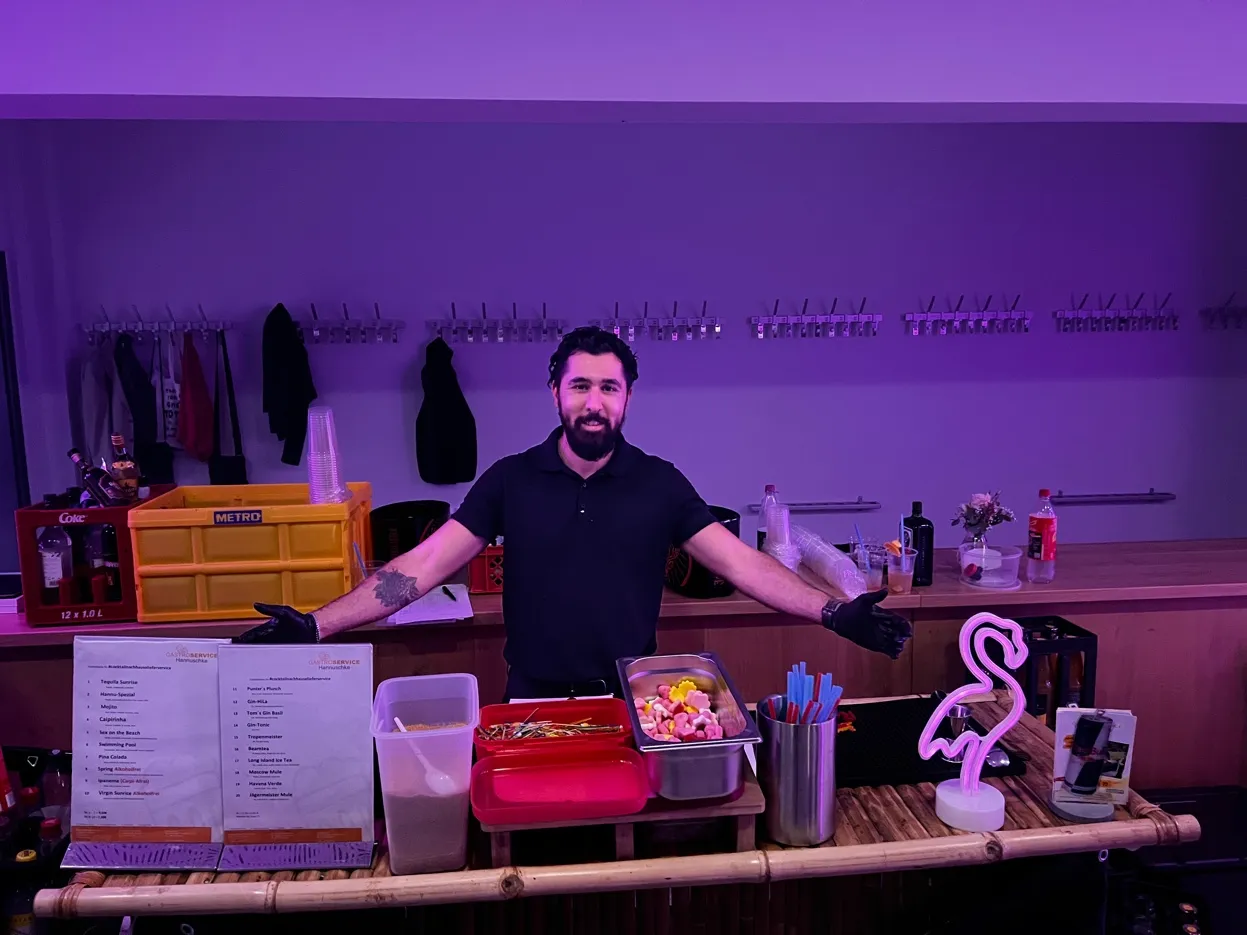 Frankies Eventservice – Mobile Cocktailbar mit Bambustheke für Events im Sauerland